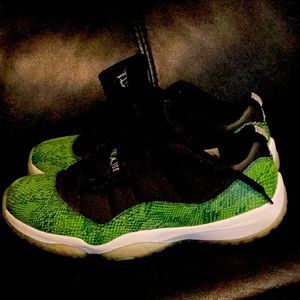 Jordan 11 retro low snake